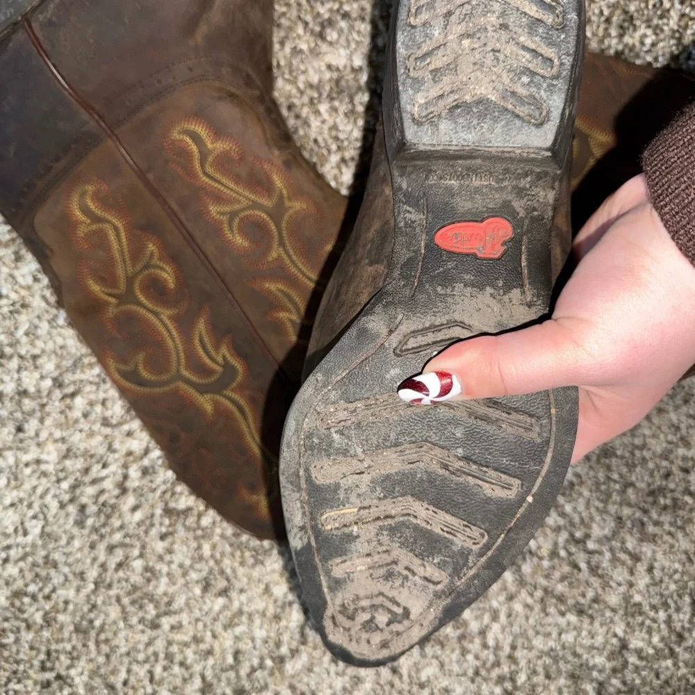 Justin Boots elegant tan